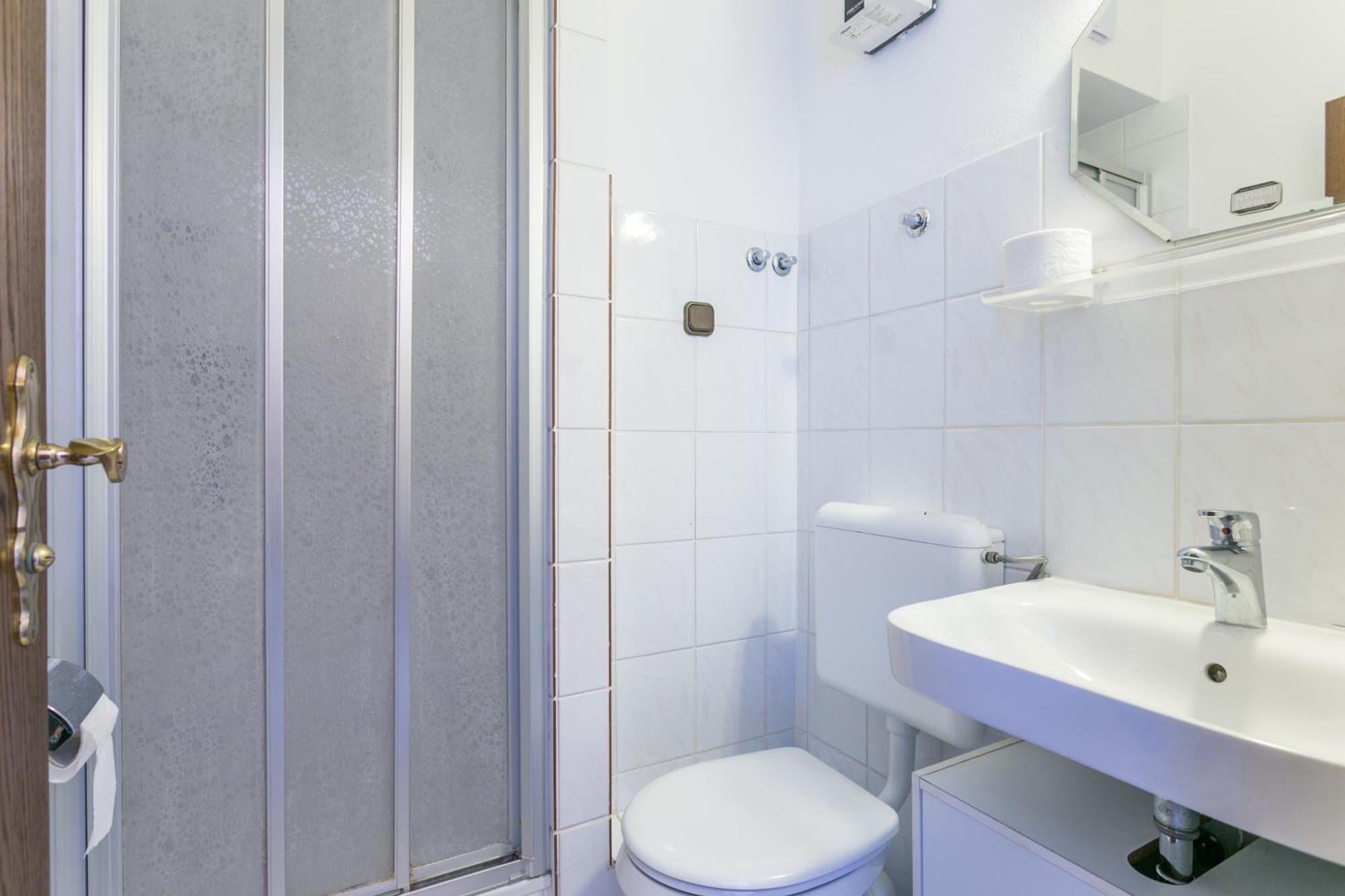 Seaside Apartments With A Swimming Pool Okrug Gornji, Ciovo - 11374 Trogir Exterior photo